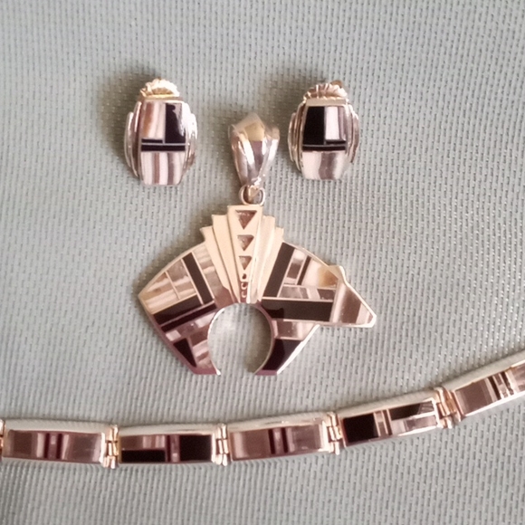 NATIVE AMERICAN INLAY BLACK ONYX AND SHELL TUXEDO BEAR PENDANT - Picture 7 of 8